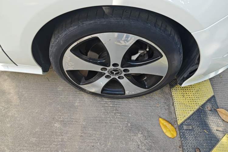 Used Mercedes-Benz A-Class 2017 Revised Version A 200 Fashion Edition Right Front Wheel Hub