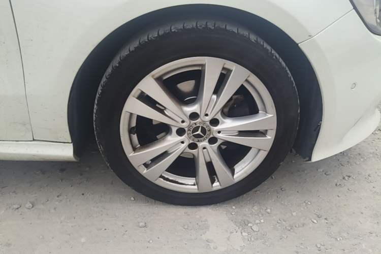 Used Mercedes-Benz A-Class 2017 Revised A 200 Dynamic Edition Right Front Wheel Hub