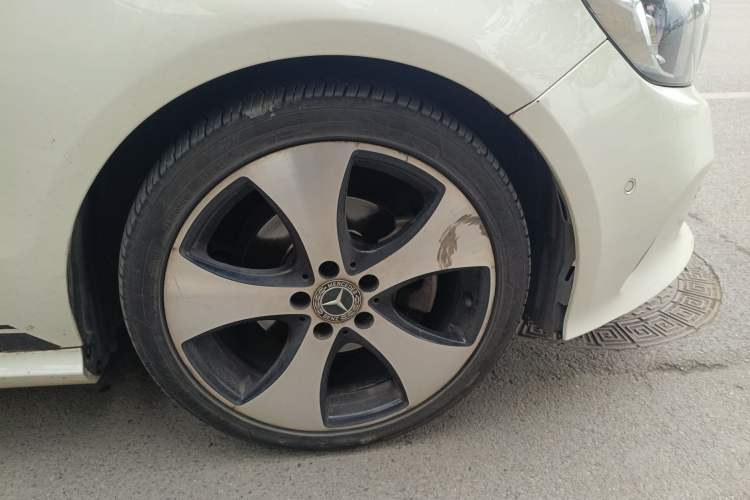 Used Mercedes-Benz A-Class 2017 A 200 Fashion Model Right Front Wheel Hub