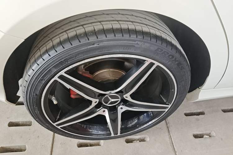 Used Mercedes-Benz A-Class 2017 A 200 Fashion Model Right Rear Wheel Hub