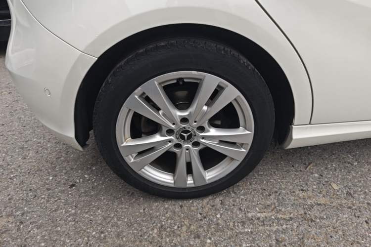 Used Mercedes-Benz A-Class 2017 Revised A 200 Dynamic Edition Right Rear Wheel Hub