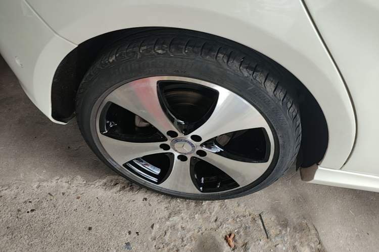 Used Mercedes-Benz A-Class 2017 A 200 Fashion Model Right Rear Wheel Hub