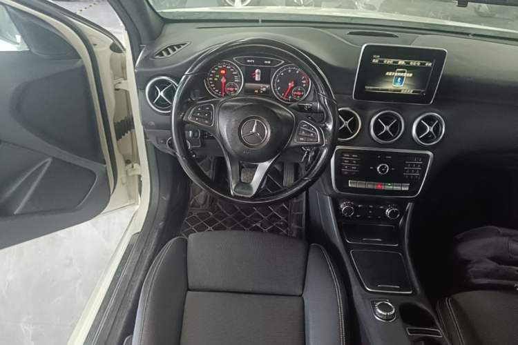 Used Mercedes-Benz A-Class 2017 Revised A 200 Dynamic Edition Steering Wheel