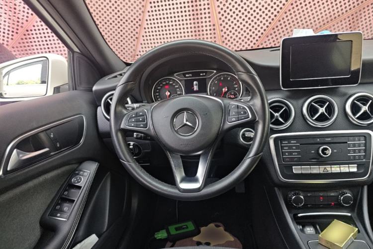 Used Mercedes-Benz A-Class 2017 Revised A 200 Dynamic Edition Steering Wheel