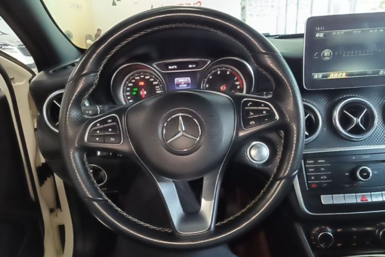 Used Mercedes-Benz A-Class 2017 Revised Version A 200 Fashion Edition Steering Wheel