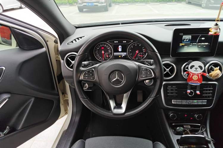 Used Mercedes-Benz A-Class 2017 Revised A 200 Dynamic Edition Steering Wheel