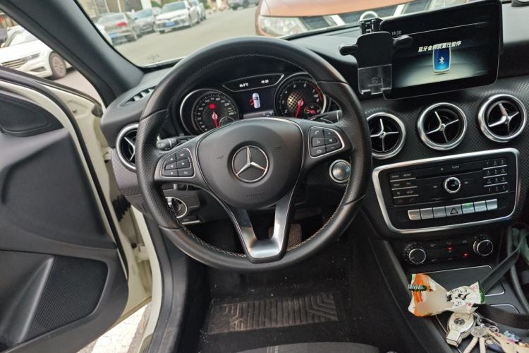 Used Mercedes-Benz A-Class 2017 Revised Version A 200 Fashion Edition Steering Wheel