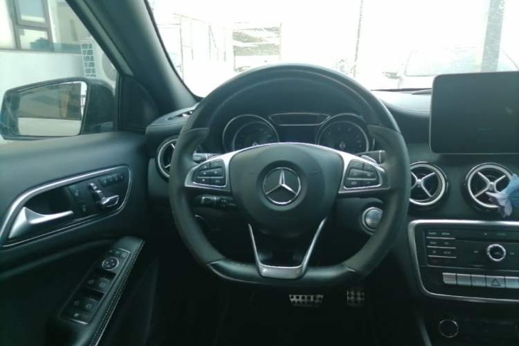 Used Mercedes-Benz A-Class 2017 A 200 Polar Limited Edition Steering Wheel