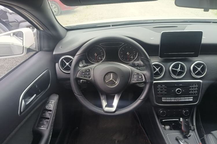 Used Mercedes-Benz A-Class 2017 Revised A 200 Dynamic Edition Steering Wheel