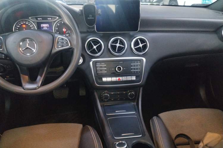 Used Mercedes-Benz A-Class 2018 A 180 Audio And AC Panel