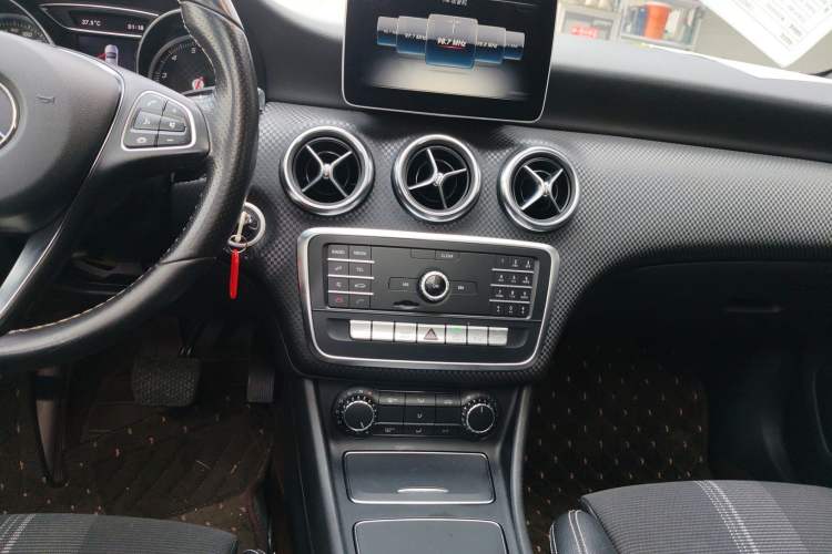 Used Mercedes-Benz A-Class 2018 A 200 Fashion Model Audio And AC Panel