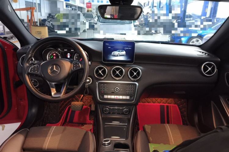 Used Mercedes-Benz A-Class 2018 A 200 Fashion Model Center Console