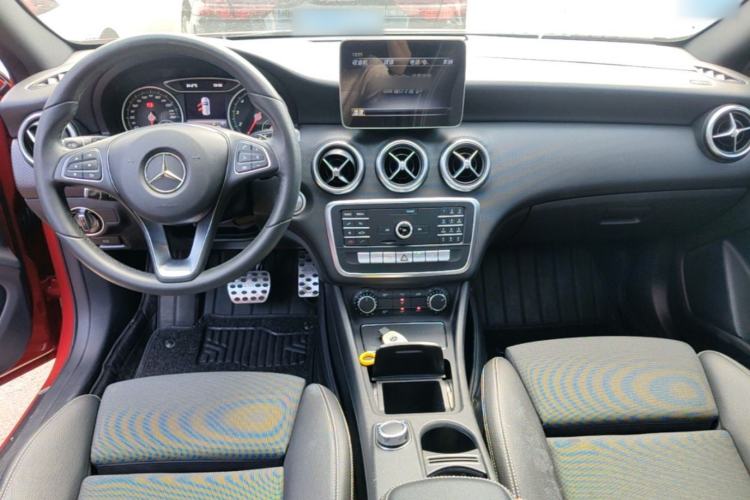 Used Mercedes-Benz A-Class 2018 A 200 Dynamic Edition Center Console