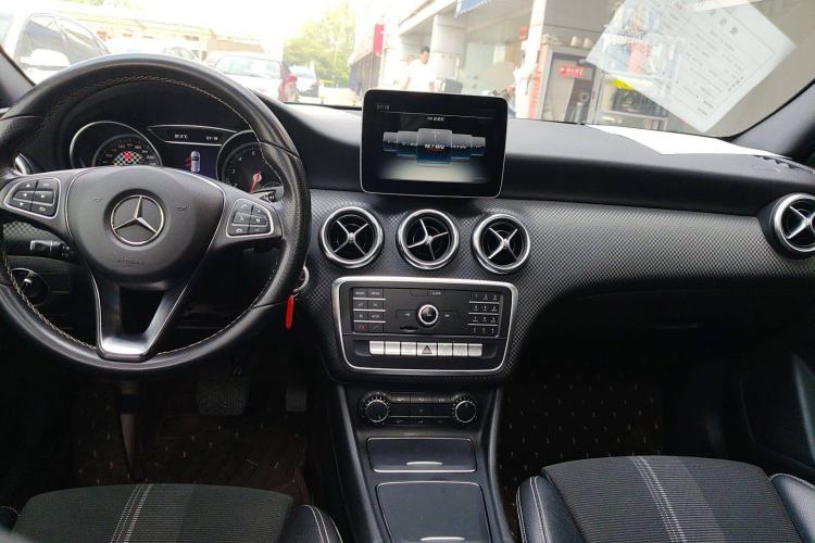 Used Mercedes-Benz A-Class 2018 A 200 Fashion Model Center Console