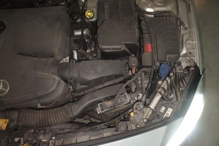 Used Mercedes-Benz A-Class 2018 A 200 Fashion Model Engine Bay Left