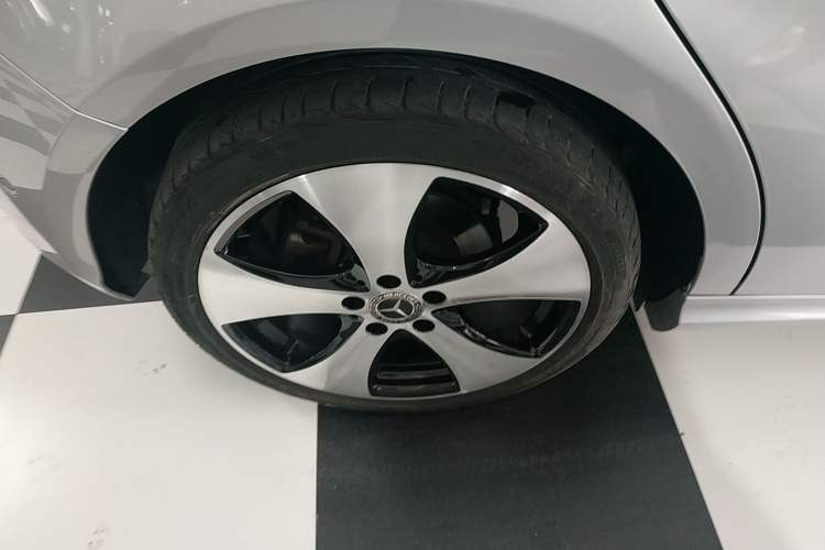 Used Mercedes-Benz A-Class 2018 A 200 Fashion Model Right Rear Wheel Hub