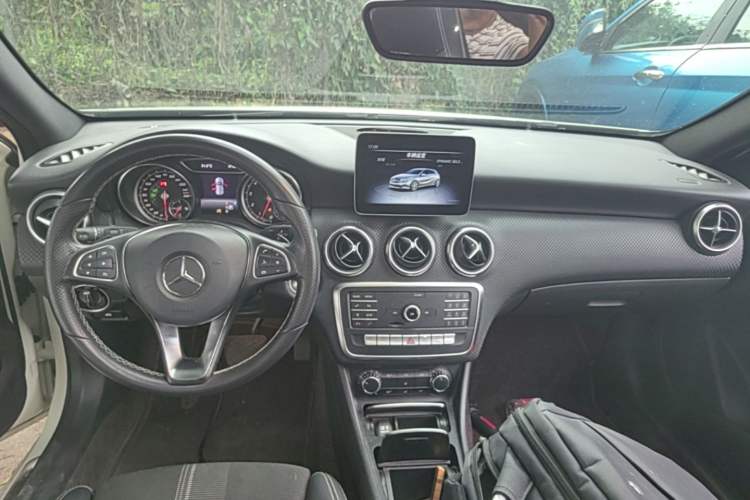 Used Mercedes-Benz A-Class 2018 A 200 Fashion Model Center Console