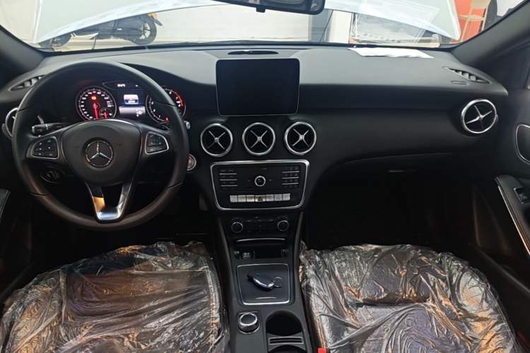 Used Mercedes-Benz A-Class 2018 A 200 Dynamic Edition Center Console