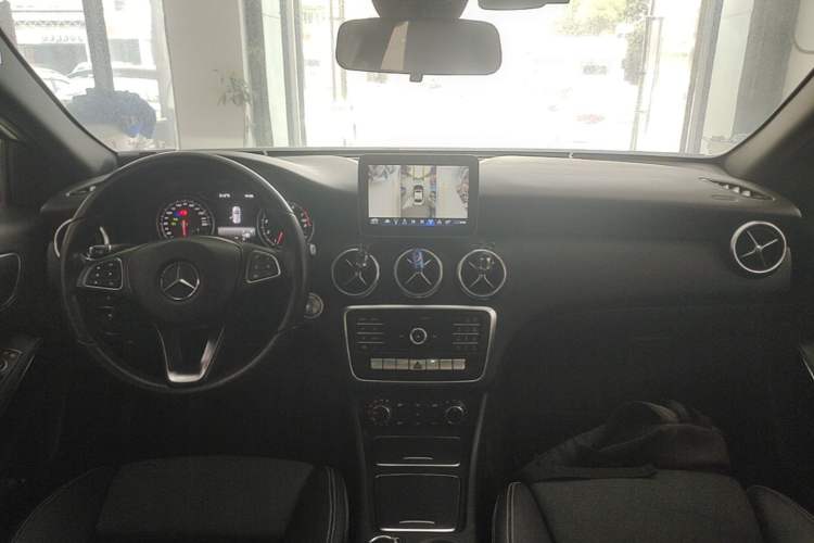 Used Mercedes-Benz A-Class 2018 A 200 Dynamic Edition Center Console