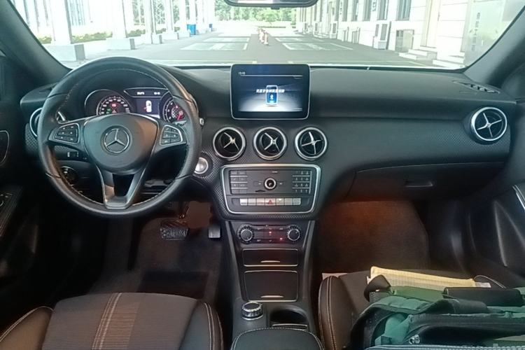 Used Mercedes-Benz A-Class 2018 A 200 Fashion Model Center Console