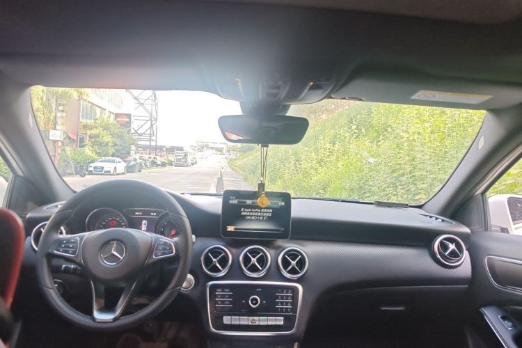 Used Mercedes-Benz A-Class 2018 A 200 Fashion Model Center Console