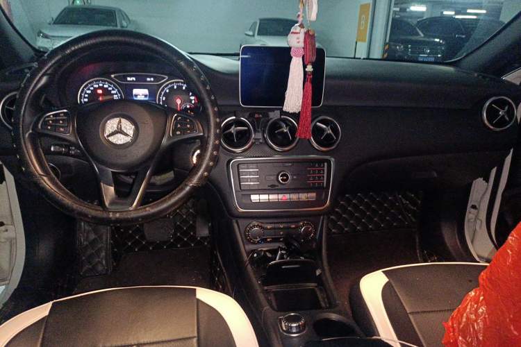 Used Mercedes-Benz A-Class 2018 A 200 Dynamic Edition Center Console