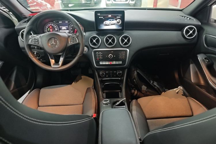 Used Mercedes-Benz A-Class 2018 A 200 Dynamic Edition Center Console