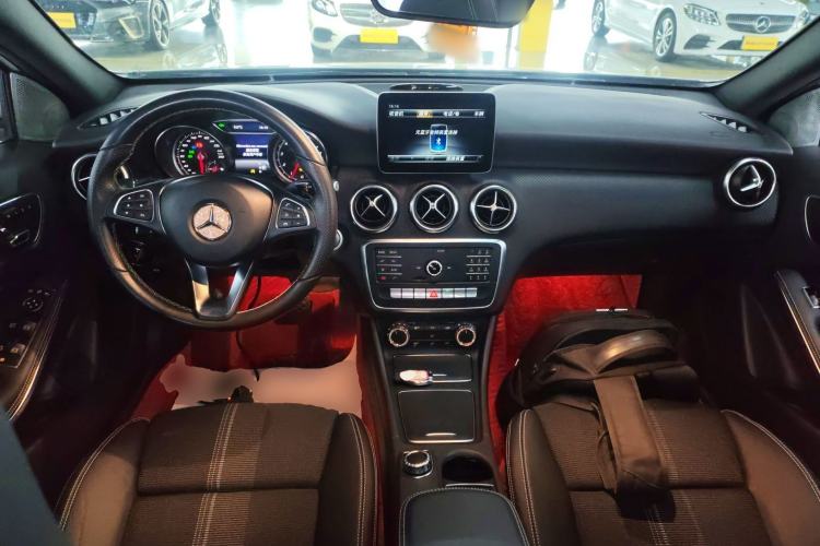 Used Mercedes-Benz A-Class 2018 A 200 Fashion Model Center Console