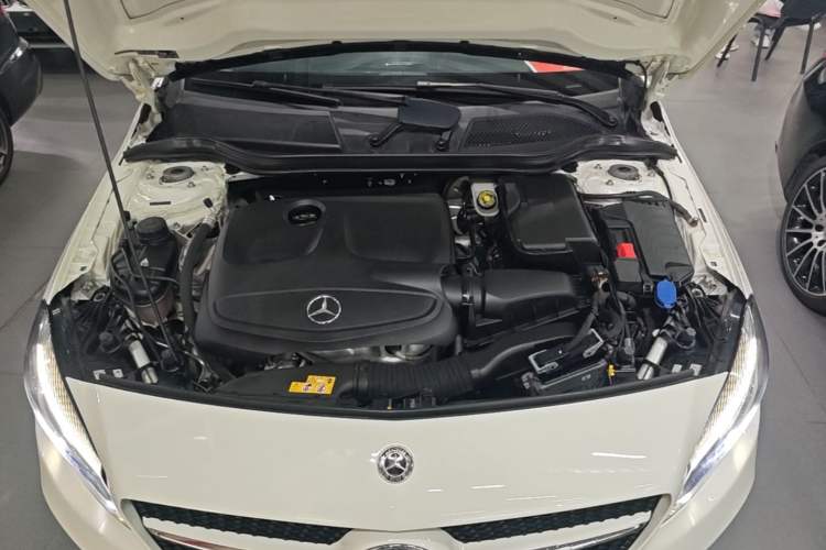 Used Mercedes-Benz A-Class 2018 A 200 Dynamic Edition Engine Bay