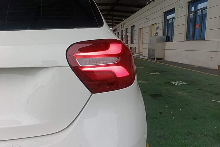 Used Mercedes-Benz A-Class 2018 A 200 Fashion Model Exterior 3
