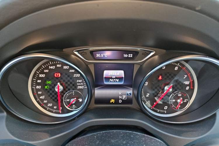 Used Mercedes-Benz A-Class 2018 A 200 Fashion Model Instrument Cluster