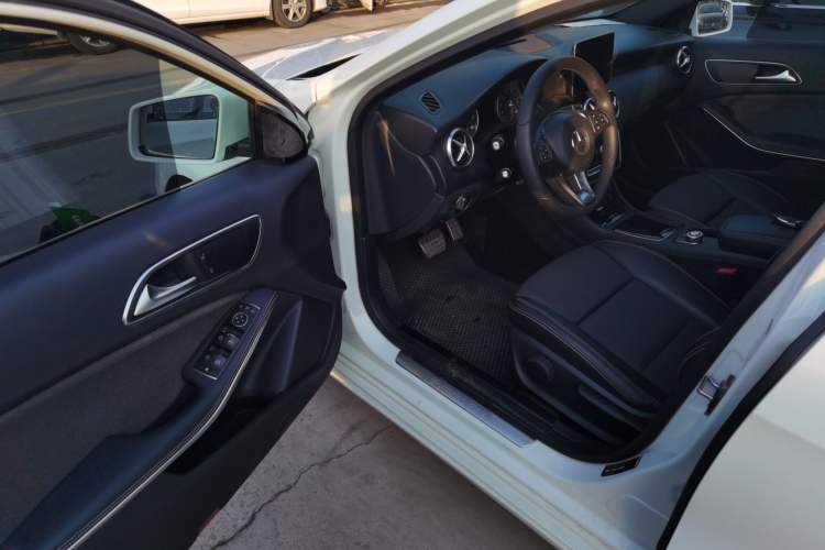 Used Mercedes-Benz A-Class 2018 A 200 Dynamic Edition Interior 3