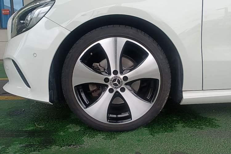 Used Mercedes-Benz A-Class 2018 A 200 Fashion Model Left Front Wheel Hub