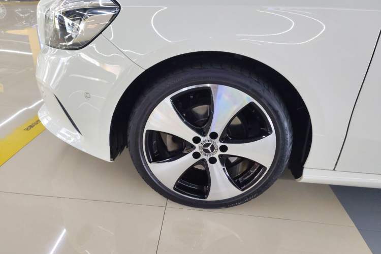 Used Mercedes-Benz A-Class 2018 A 200 Fashion Model Left Front Wheel Hub