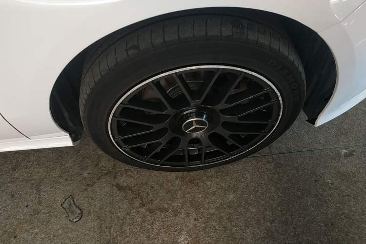 Used Mercedes-Benz A-Class 2018 A 200 Dynamic Edition Right Front Wheel Hub
