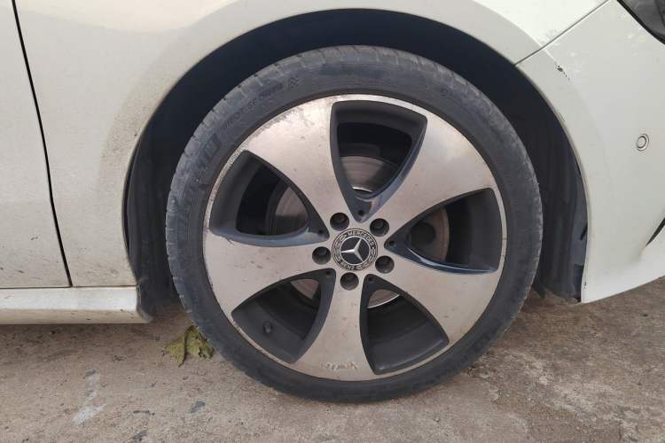 Used Mercedes-Benz A-Class 2018 A 200 Fashion Model Right Front Wheel Hub