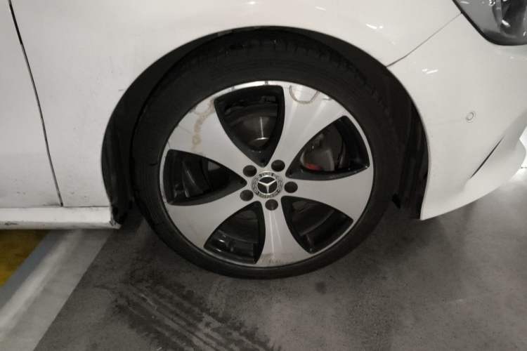 Used Mercedes-Benz A-Class 2018 A 200 Fashion Model Right Front Wheel Hub