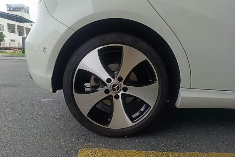 Used Mercedes-Benz A-Class 2018 A 200 Fashion Model Right Rear Wheel Hub