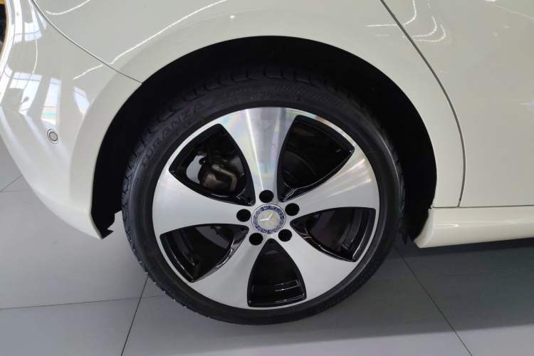 Used Mercedes-Benz A-Class 2018 A 200 Fashion Model Right Rear Wheel Hub