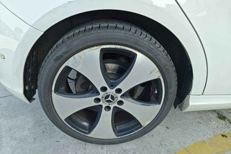 Used Mercedes-Benz A-Class 2018 A 200 Fashion Model Right Rear Wheel Hub