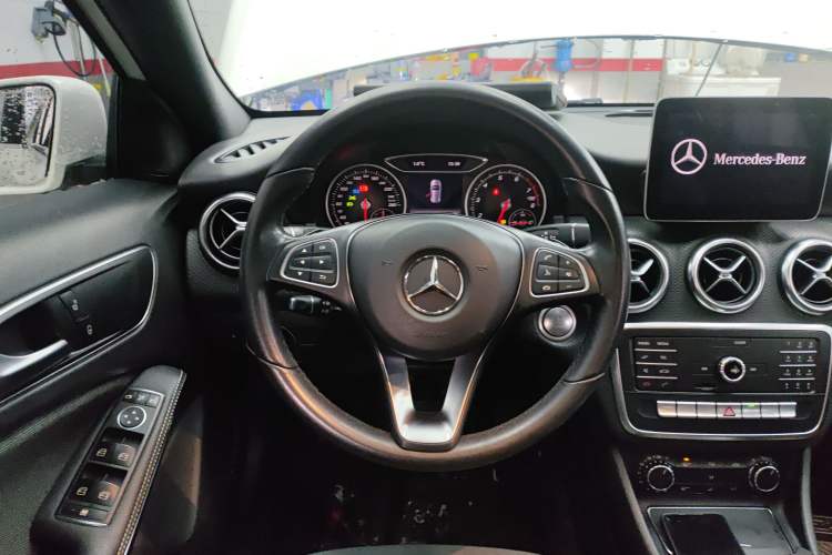Used Mercedes-Benz A-Class 2018 A 200 Dynamic Edition Steering Wheel