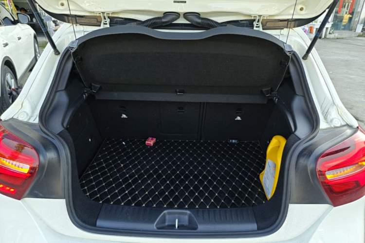 Used Mercedes-Benz A-Class 2018 A 200 Fashion Model Trunk