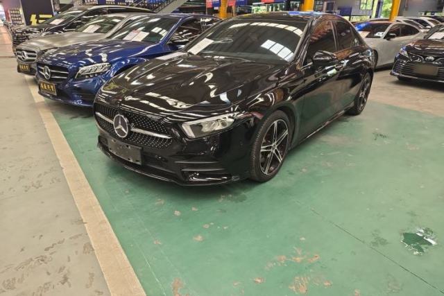 Ojetý Mercedes-Benz A-Class 2019 A 220 L 4MATIC Sport Sedan