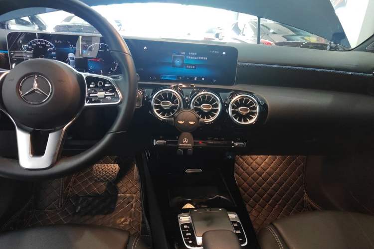 Used Mercedes-Benz A-Class 2019 A 200 Dynamic Edition Audio And AC Panel