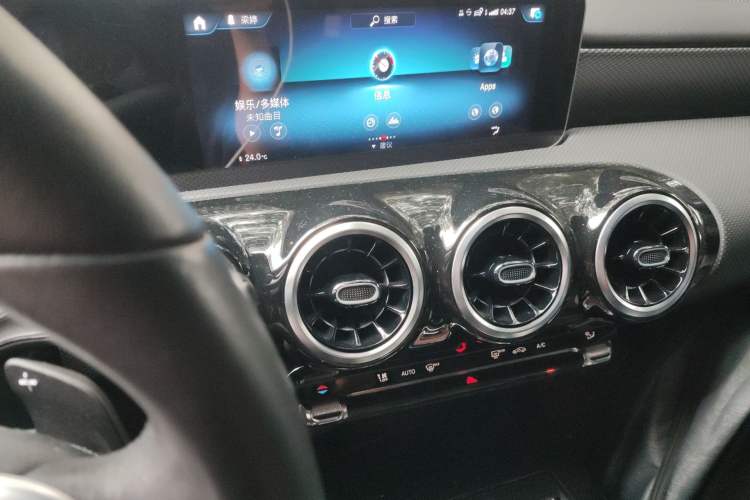 Used Mercedes-Benz A-Class 2019 A 200 L Audio And AC Panel