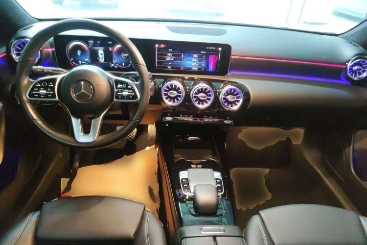 Used Mercedes-Benz A-Class 2019 A 200 Dynamic Edition Center Console
