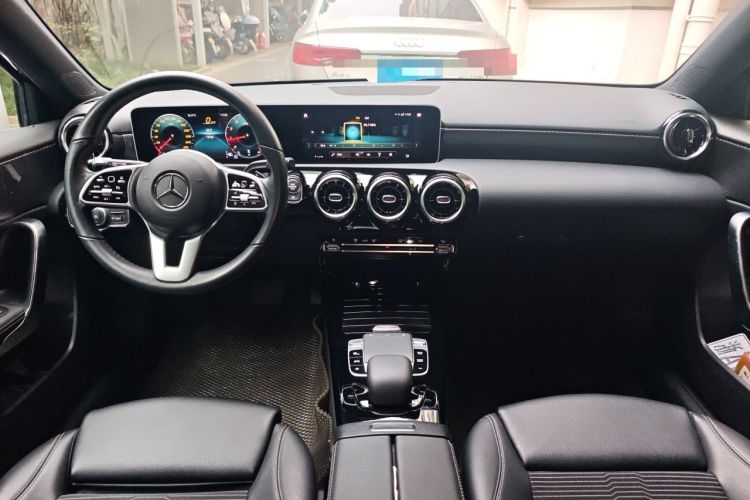 Used Mercedes-Benz A-Class 2019 A 200 Dynamic Edition Center Console