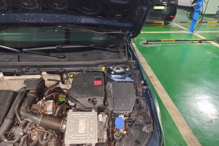 Used Mercedes-Benz A-Class 2019 A 200 Dynamic Edition Engine Bay Left