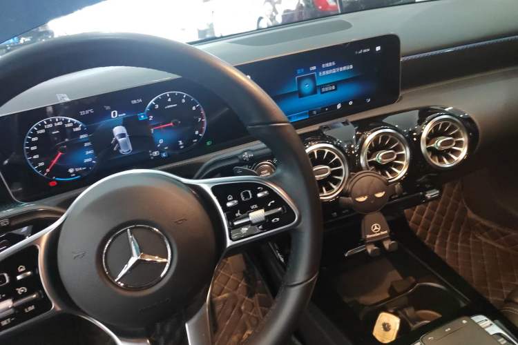 Used Mercedes-Benz A-Class 2019 A 200 Dynamic Edition Gear Lever