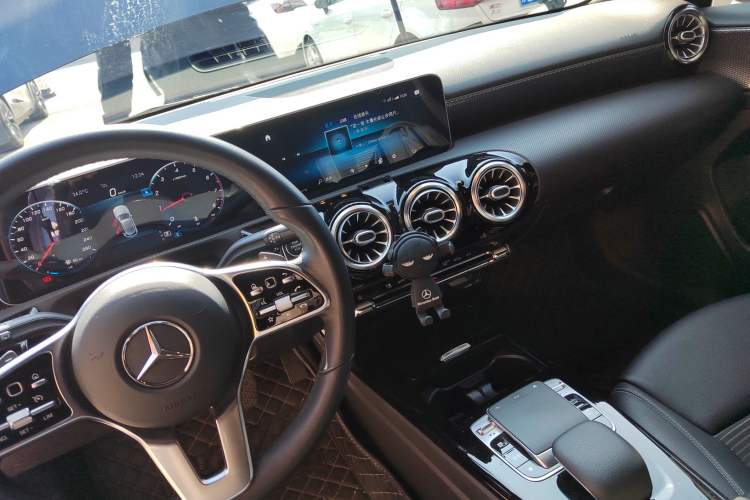 Used Mercedes-Benz A-Class 2019 A 200 Dynamic Edition Gear Lever